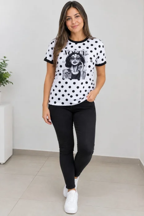 Remera Lunares y Estampa de Caras