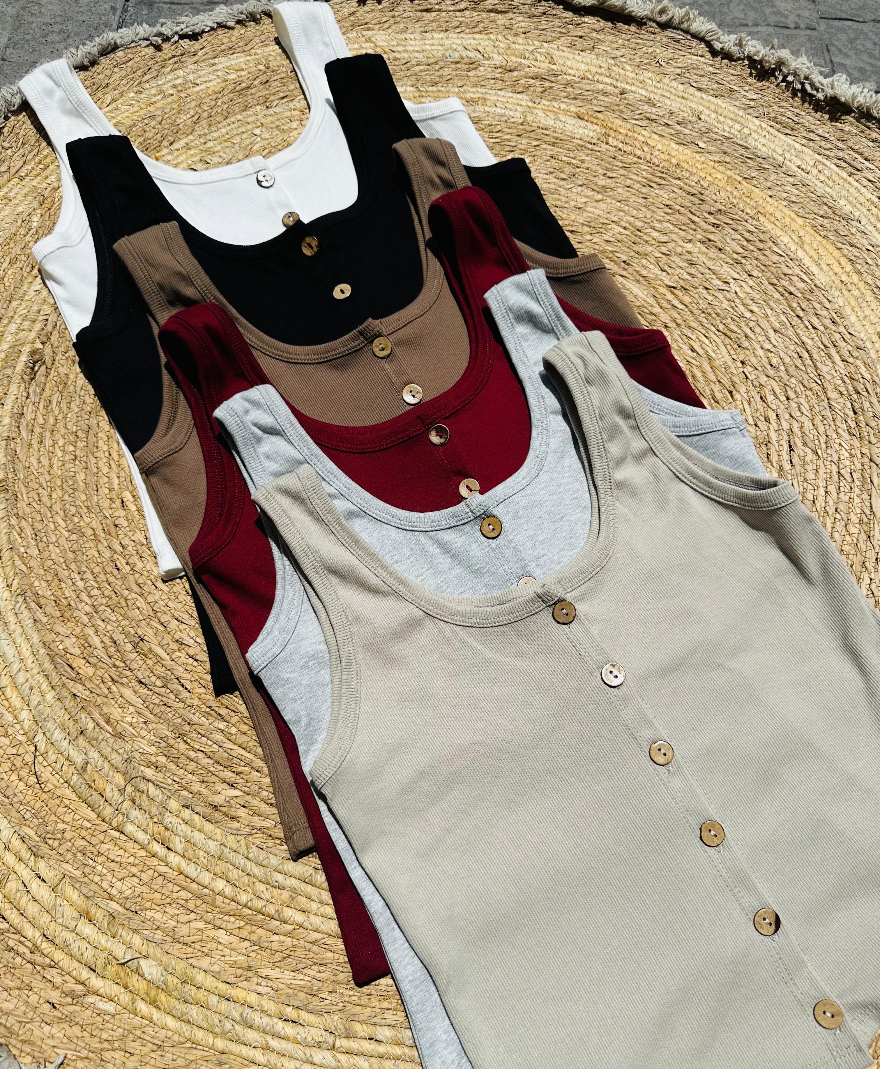 Musculosa con Botones - 3b6069f7-b59c-41e5-81a4-cb7c242e4014.jpeg