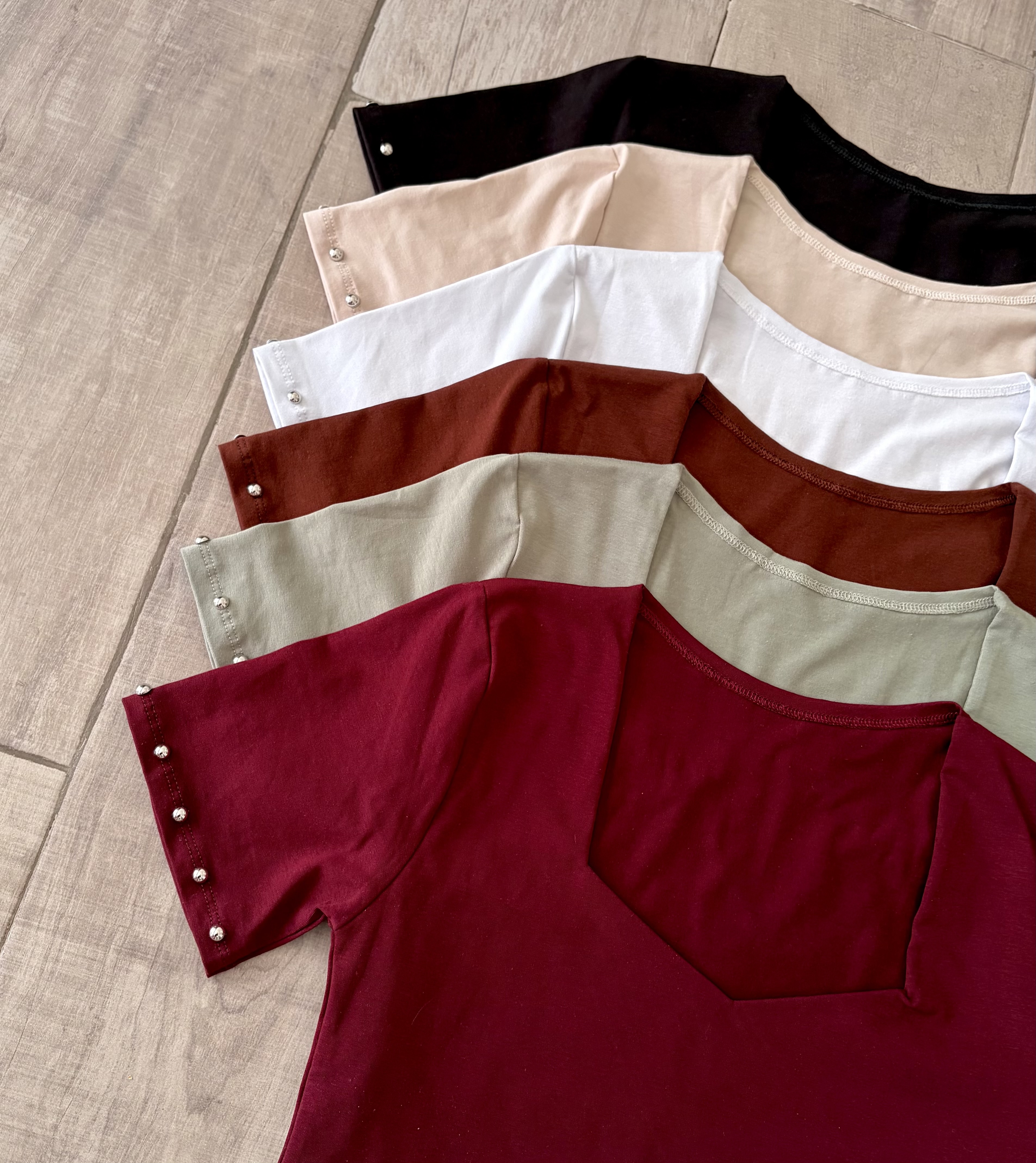 Remera Cuello Espejo con Tachas Algodon Lycra - IMG_6461.jpeg