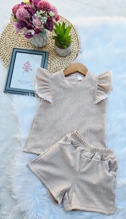 Conjuntos de Hawai. Blusa Volados con Puntilla y Short con Puntilla.