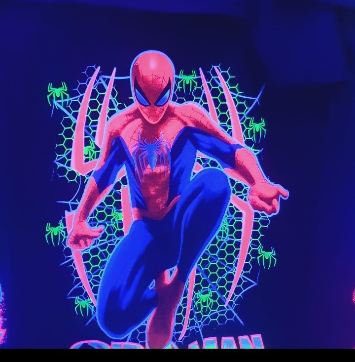 Spiderman y Hot Remeras de Niño Brillan - Imagen 2