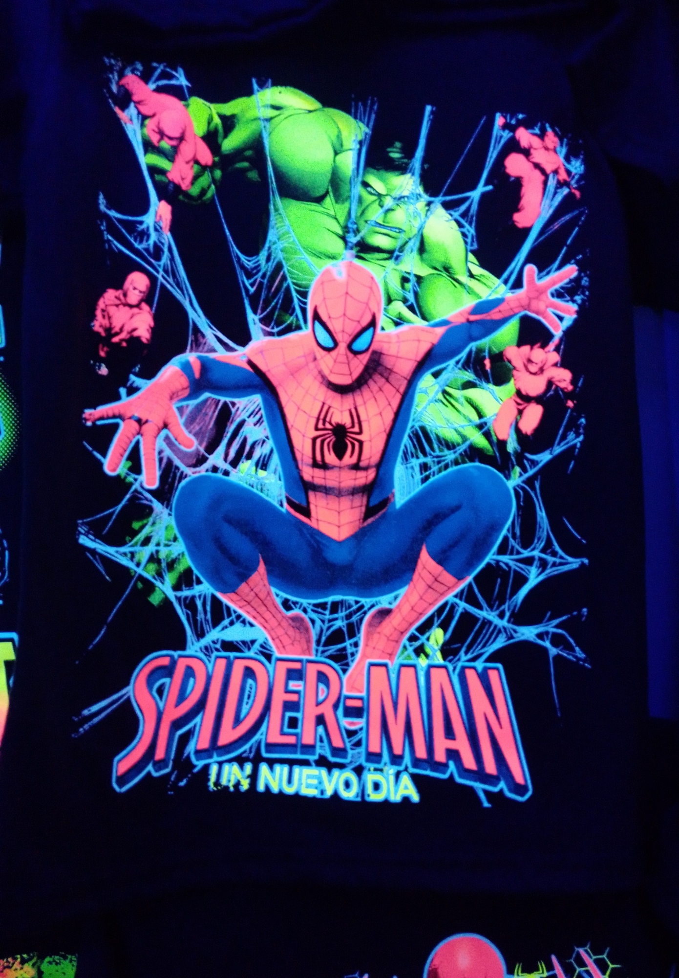 Spiderman y Hot Remeras de Niño Brillan - Imagen 3