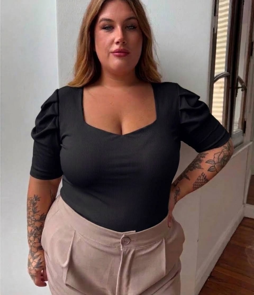 Remera Princesa Curvy Escote Diamante - Imagen 5