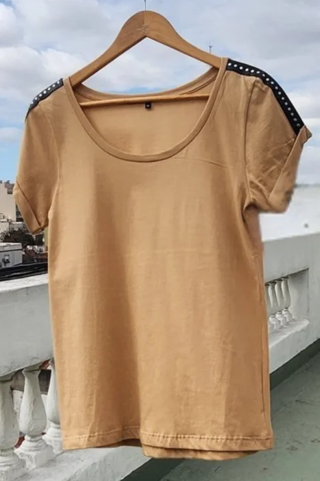 Remera con Símil Cuero