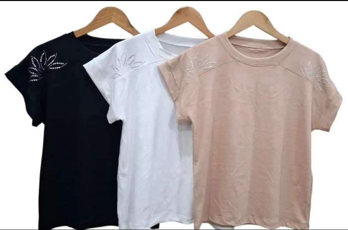 Remera con Strass