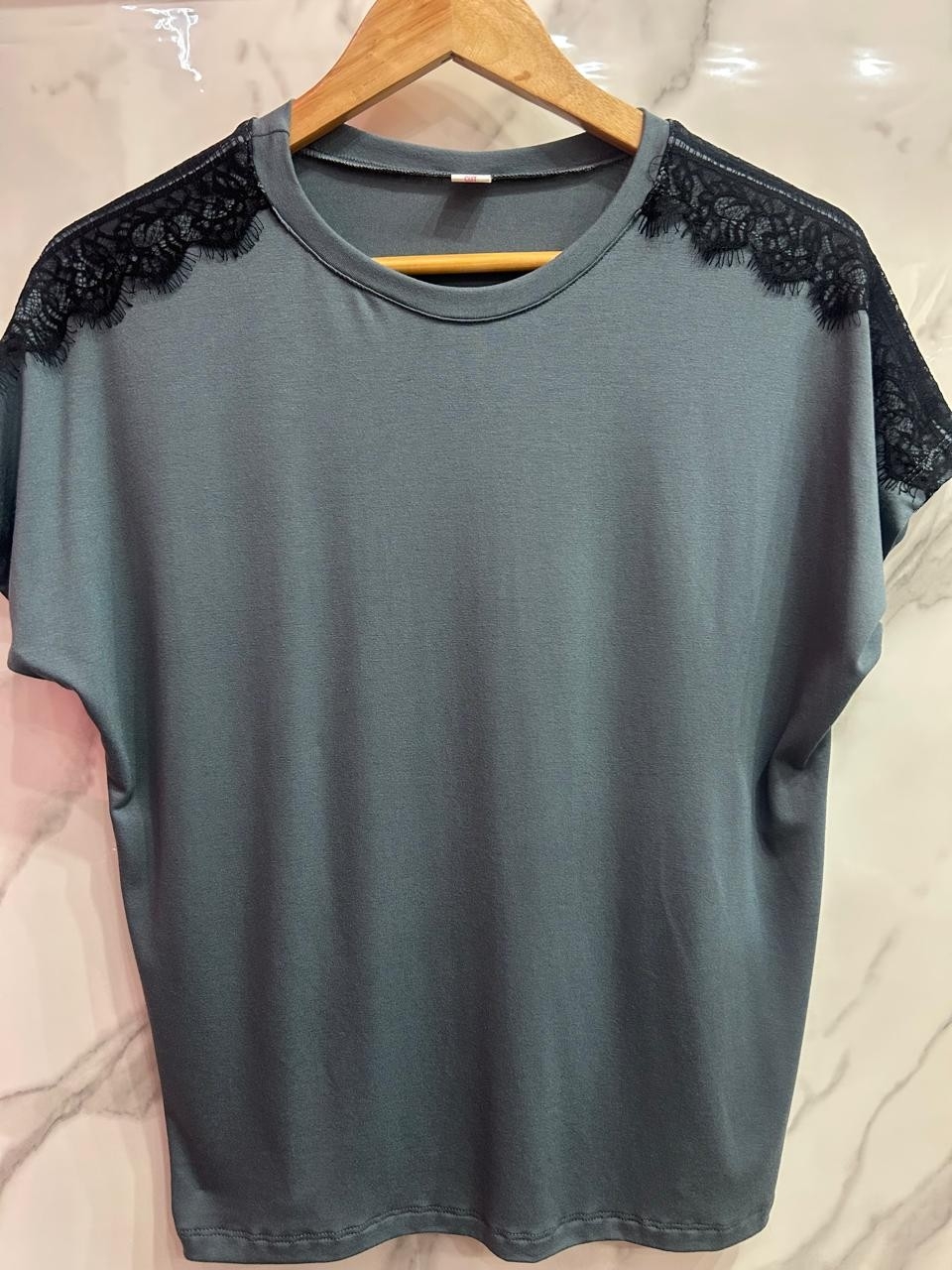 Remera con Encaje - Imagen 3