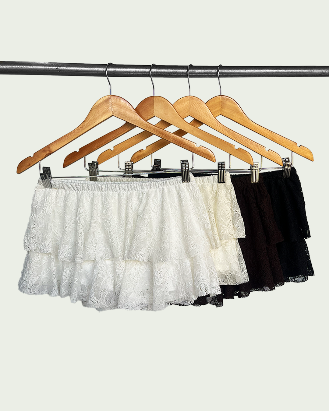 Pollera Pantalón Encaje Lya Volados - Pollera%20Pantal%C3%B3n_Encaje%20Lya_perchero.png