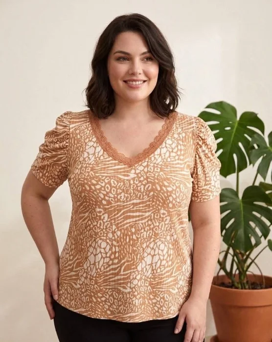 Remera Puntilla Escote V Mangas Princesas Animal Print