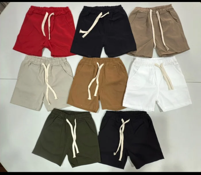 Short Liso de Gabardina de Nene