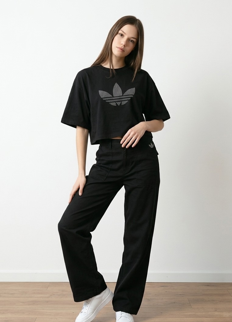 Remera con "estras"  Croptop - Imagen 2