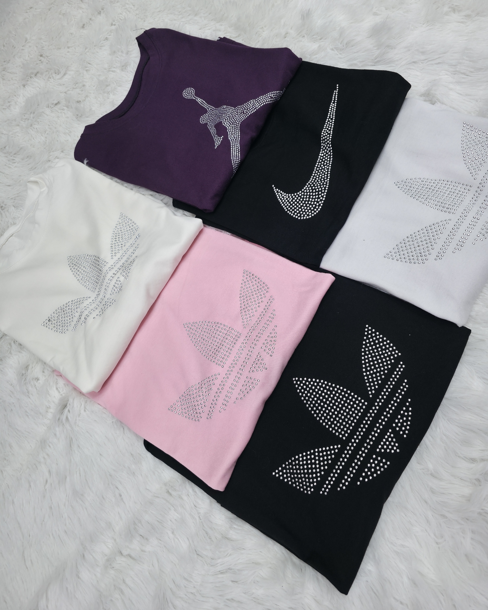 Remera con "estras"  Croptop - Imagen 3