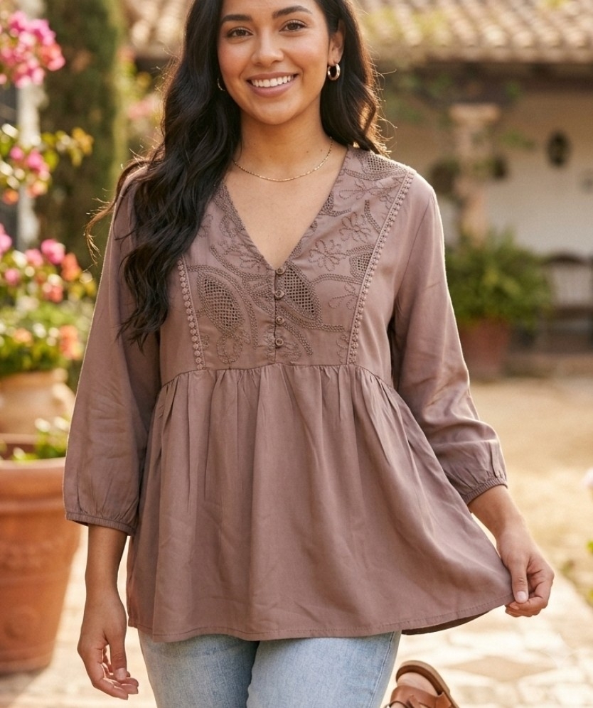 Blusa Brodery C/botón y Puntilla - Imagen 2