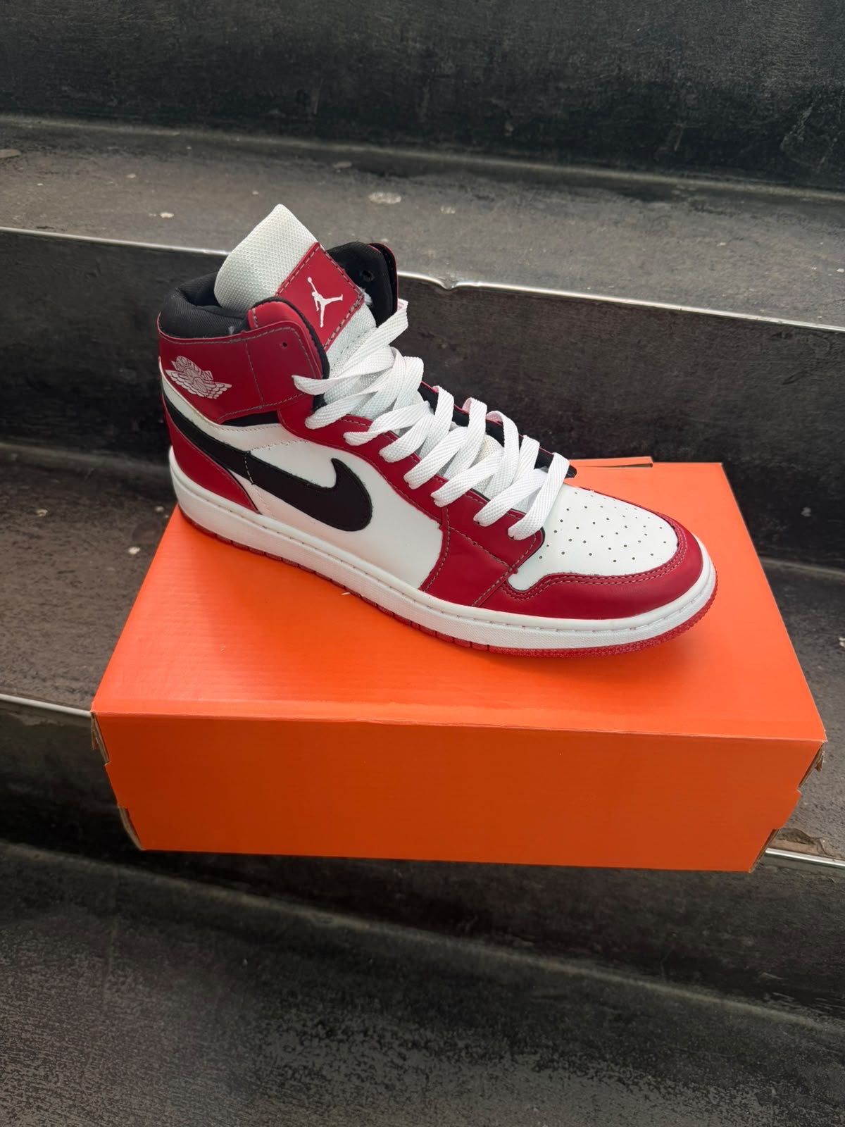 Jordan 1 Chicago - 06e6e077-ca20-4f40-b175-0f6a02460c3b.jpeg