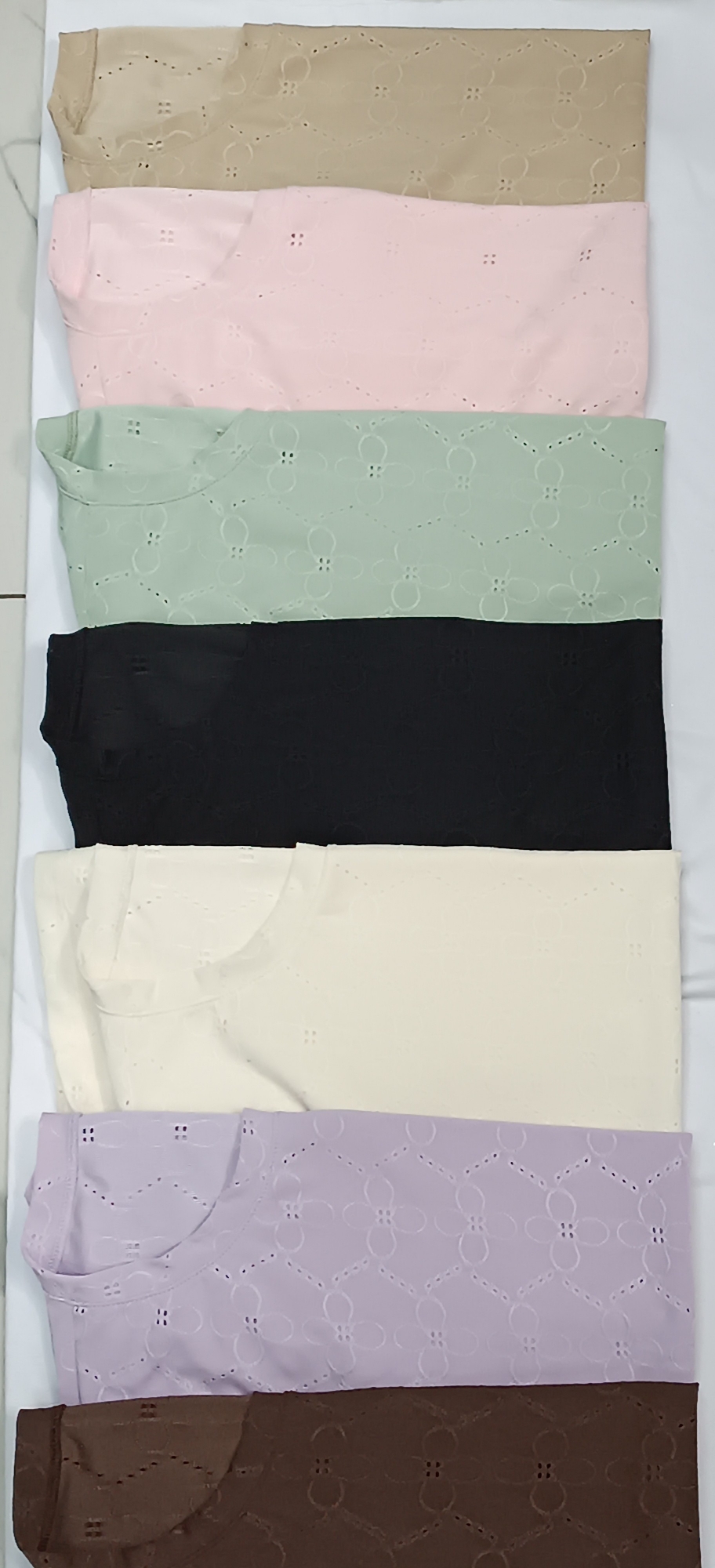 Remera con Boladitos Talles Grandes Tela Brodery - Imagen 6