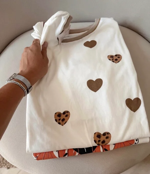 Remera con Cuello Corazon