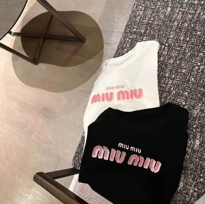 Remera Miumiuu