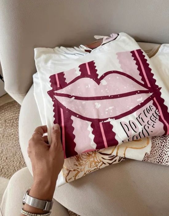 Remera con Cuello Beso