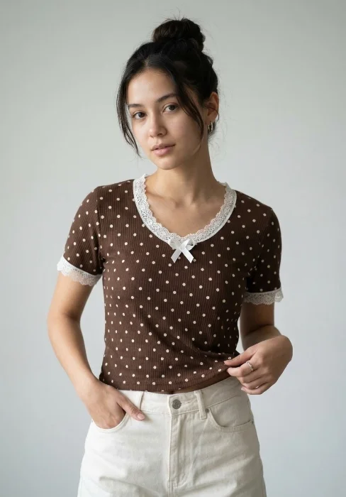 Remera Lunares con Encaje