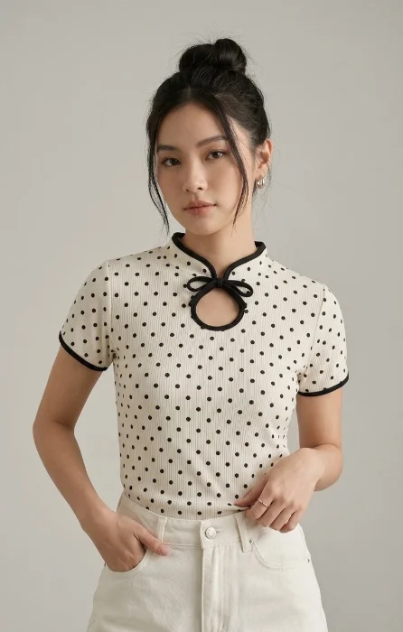 Remera Lunares Cuello Quipao