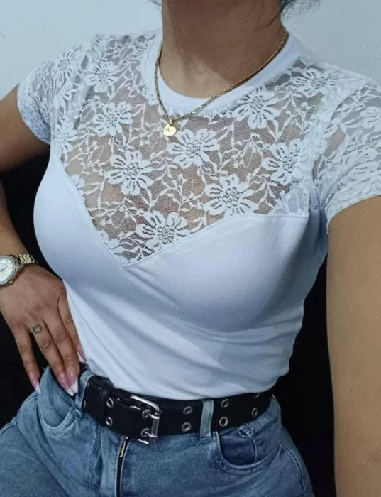 Remera con Encaje