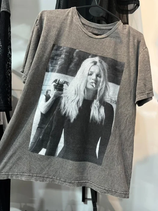 Remeron Corto Prelavado Oversize 01 Kate Moss