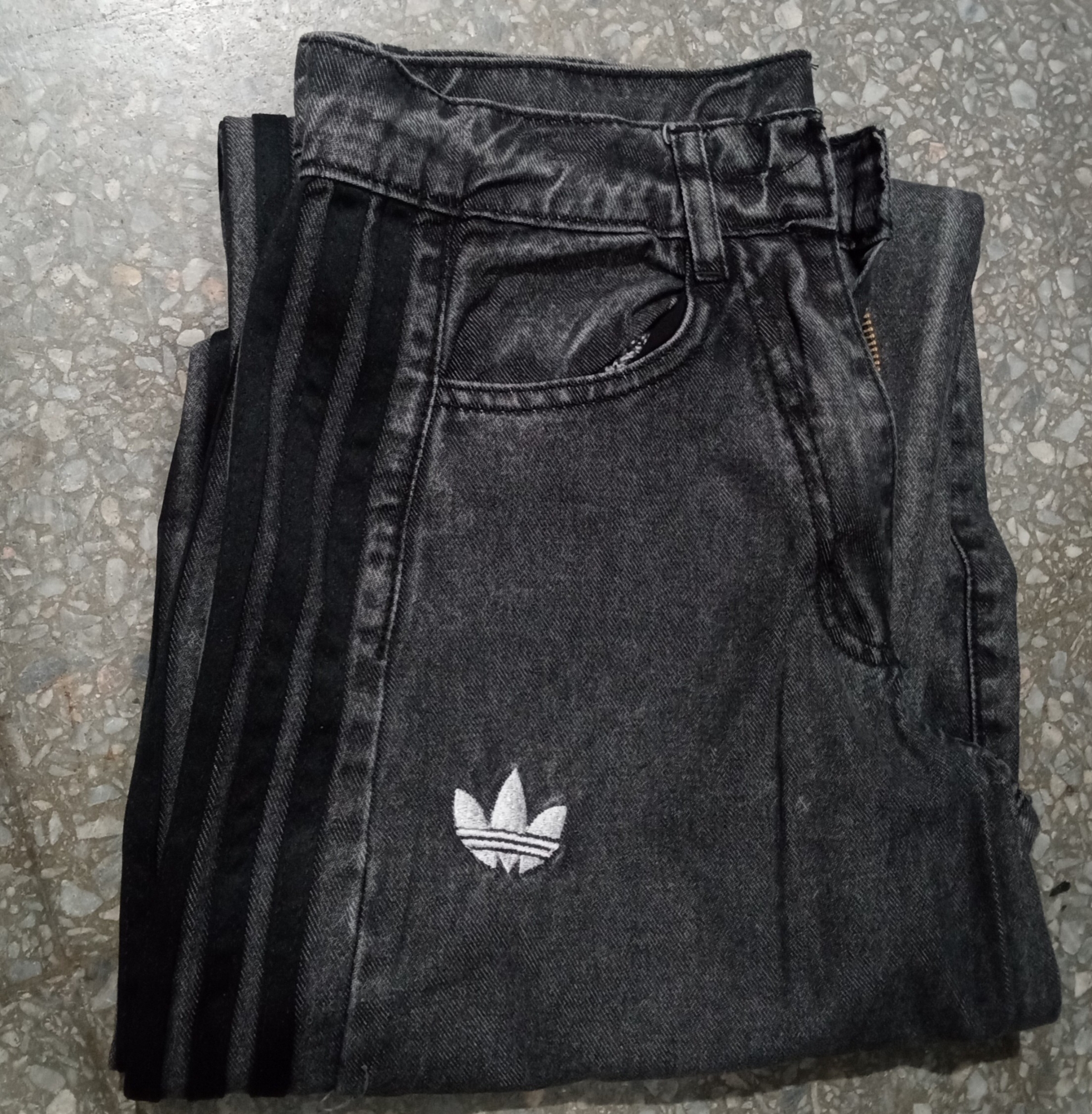 Baggy de Jean con Logo Bordado - Imagen 2