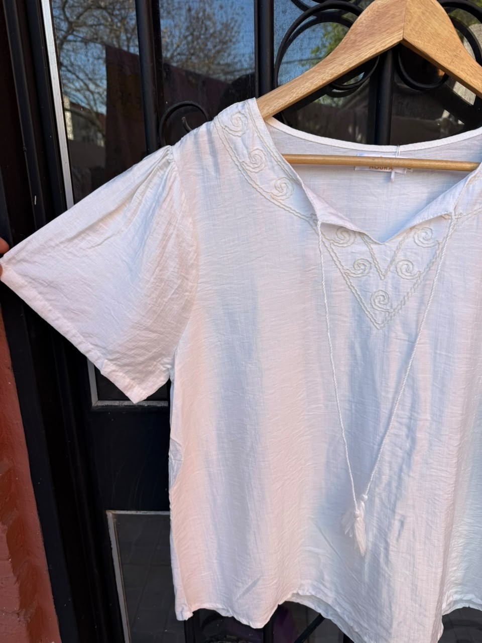 Blusa V Bordado con Flecos - Imagen 6