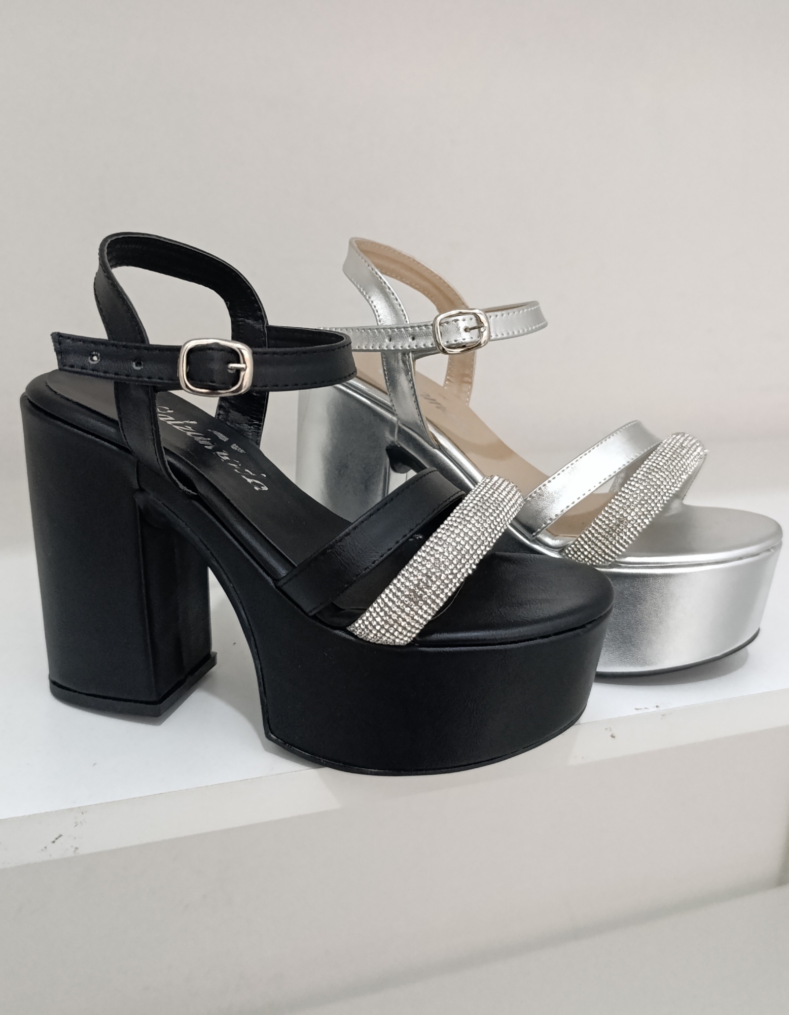 Sandalias de Fiesta Taco Alto Plata y Negro - Imagen 3