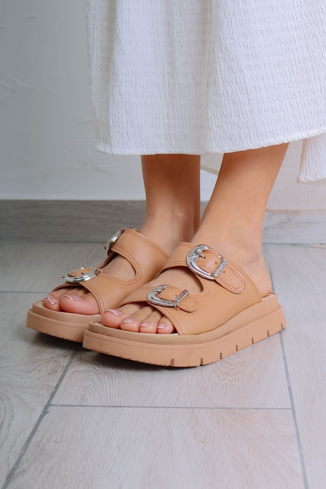 Sandalias Mara Doble Hebilla Beige - Imagen 2