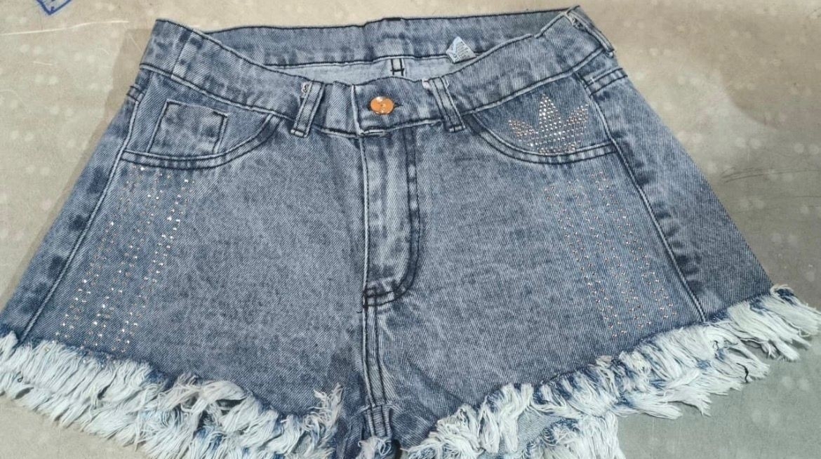 Short Jeans  con Stras - Imagen 4