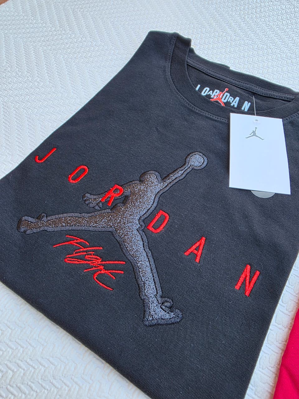 Remera Jordan Bordada Algodon Peinado - Imagen 5