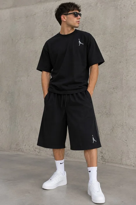 Conjunto  Bermuda de Lycra con Cierre Enbolsillos y Remera D Algodón Peinad Logo Chic
