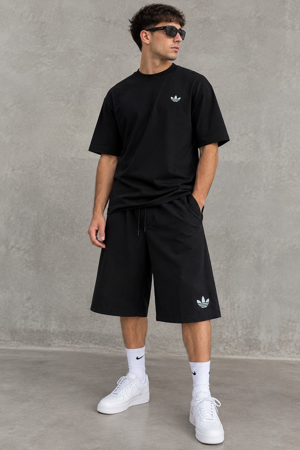 Conjunto  Bermuda de Lycra con Cierre Enbolsillos y Remera D Algodón Peinad Logo Chic - Imagen 2