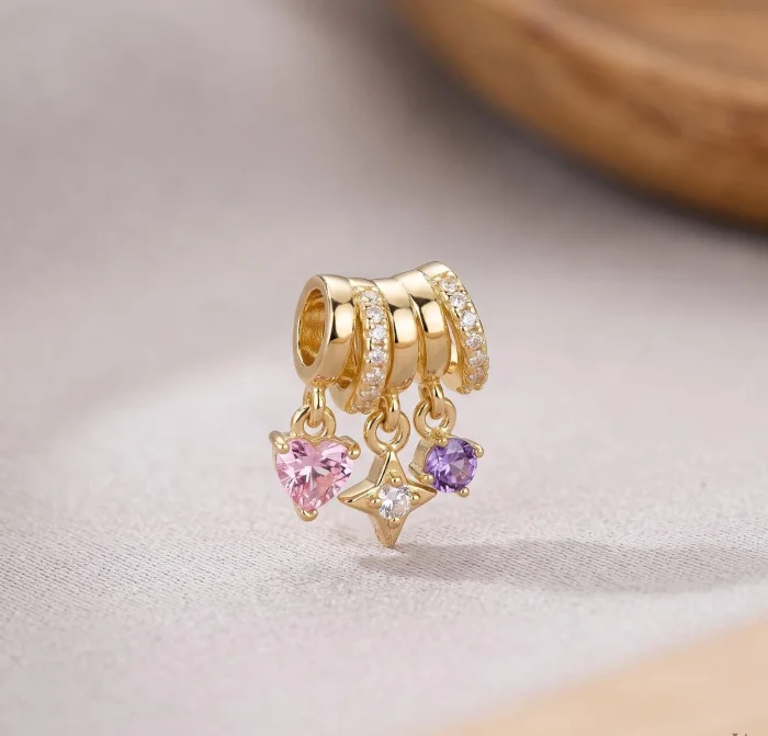 Dije con Circón en Corazón y Diamante Colgante en Dorado