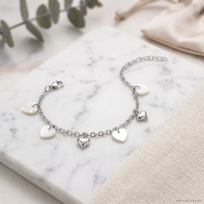 Pulsera con Dijes Corazon en Nacar
