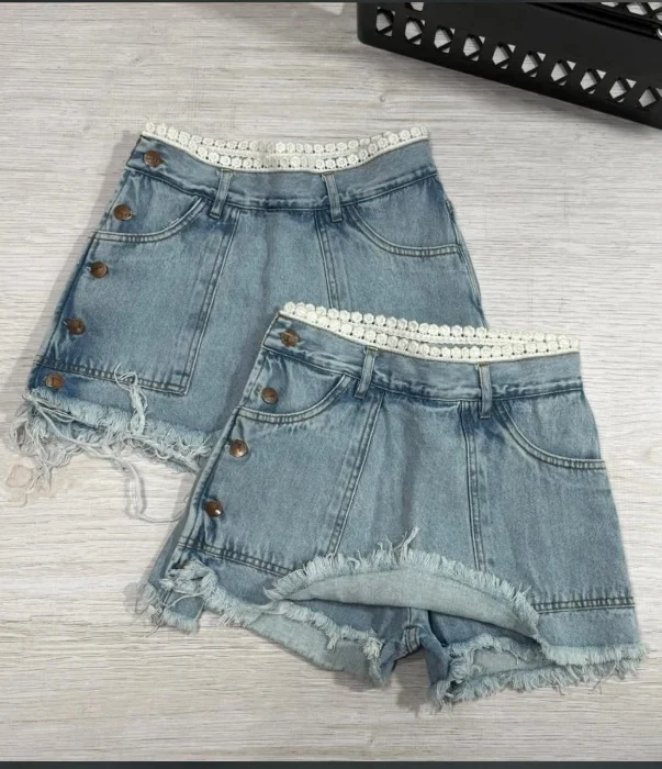 Short Pollera.con Puntilla y Botones Laterales