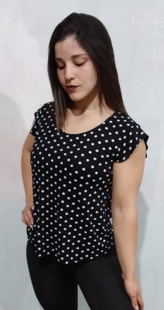 Remera con Lunares. - Imagen 3