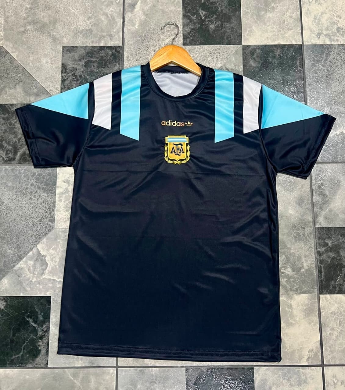 Camisetas Escudo Bordado - Imagen 4