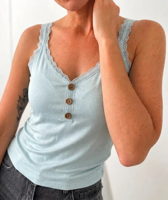 Musculosa Puntilla Botón