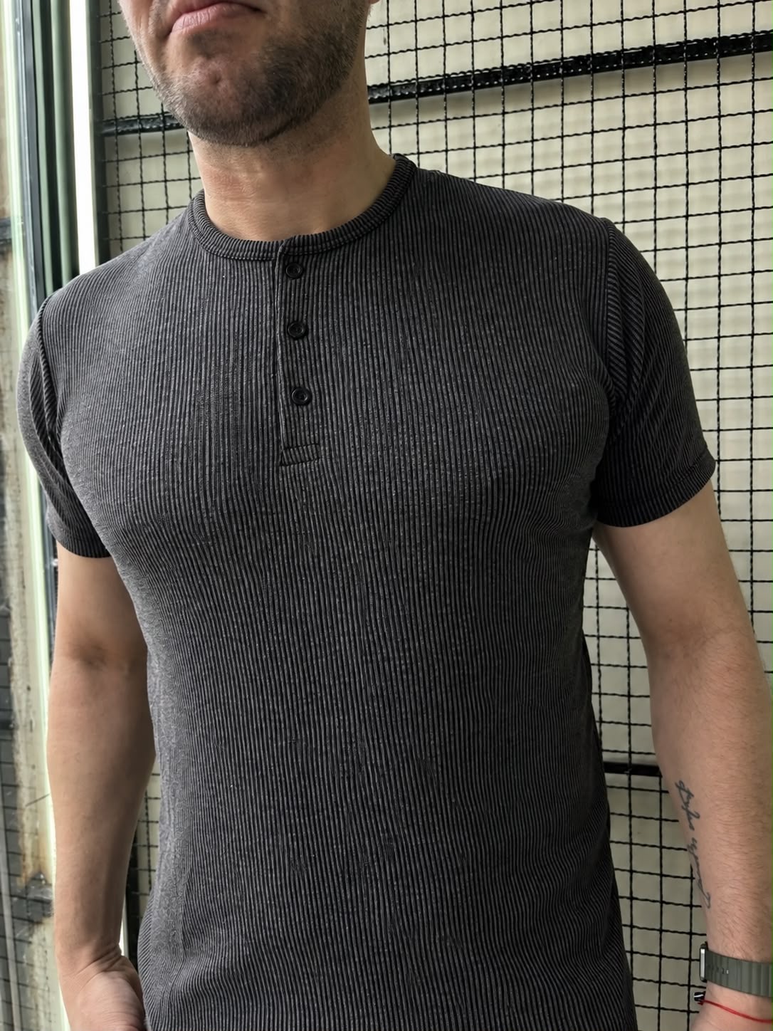 Remera Entallada C/boton - fedc56a7-a28e-4be8-bfaf-f55be09f466c.jpeg