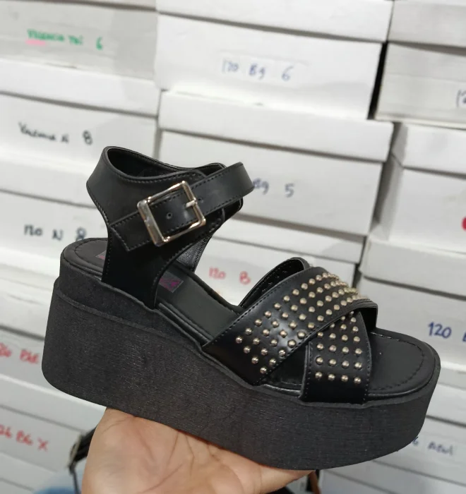 Sandalias Altas Cruzada y Tachas/ Art. Yessi