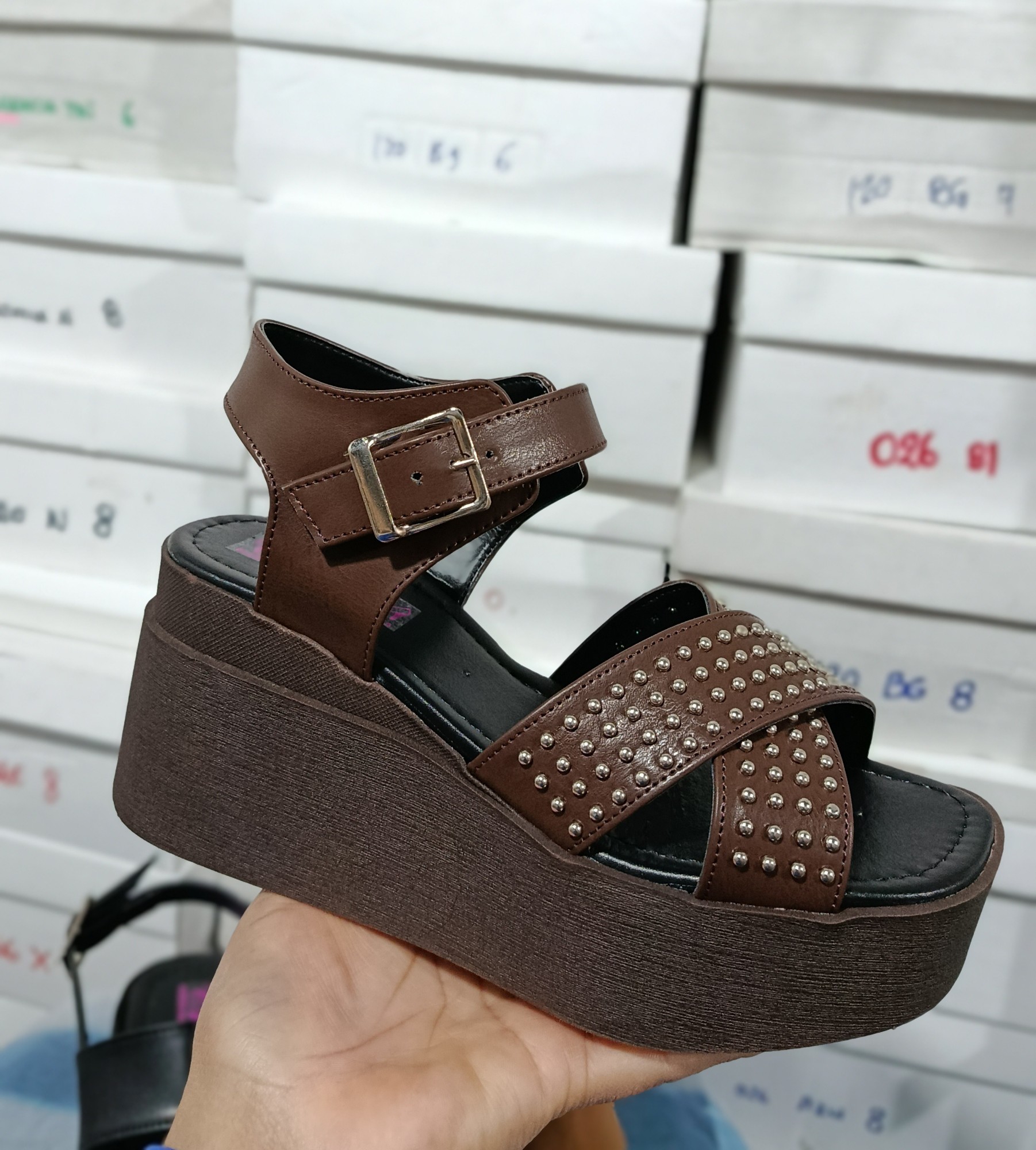 Sandalias Altas Cruzada y Tachas/ Art. Yessi - Imagen 3