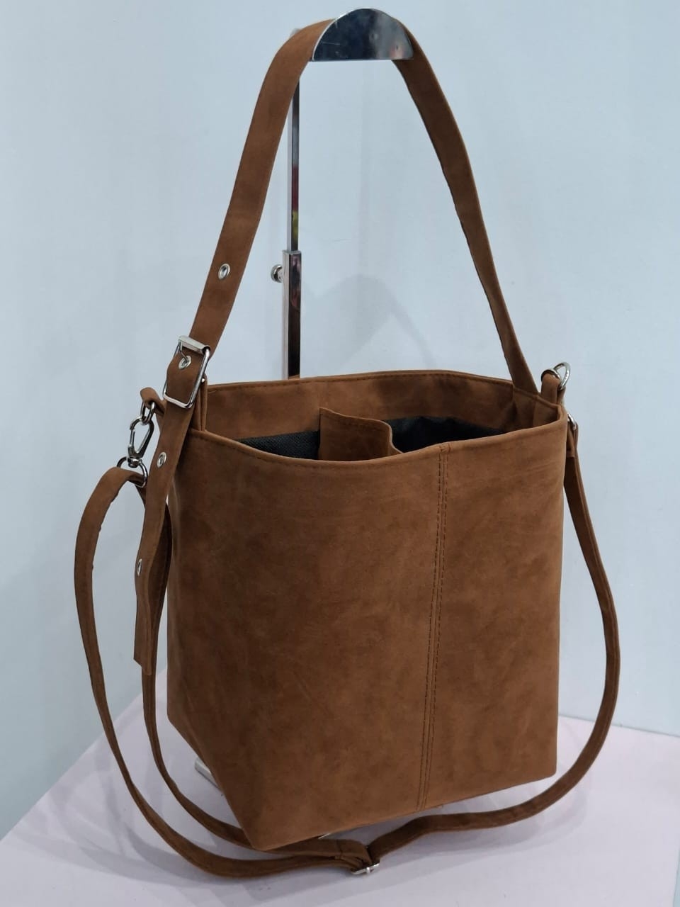 Bolso Matero Gamuza Doble Correa - Imagen 2