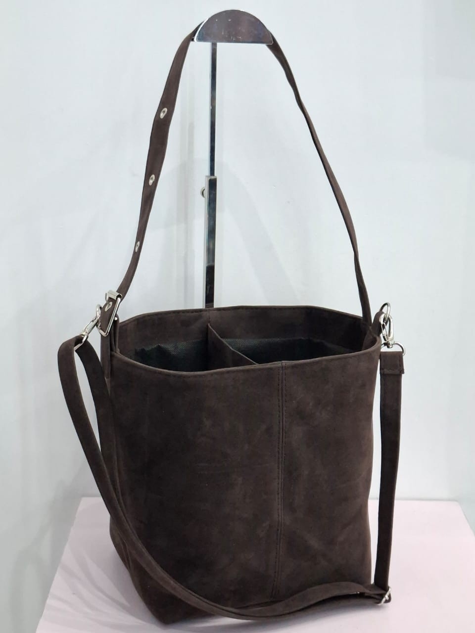 Bolso Matero Gamuza Doble Correa - Imagen 7