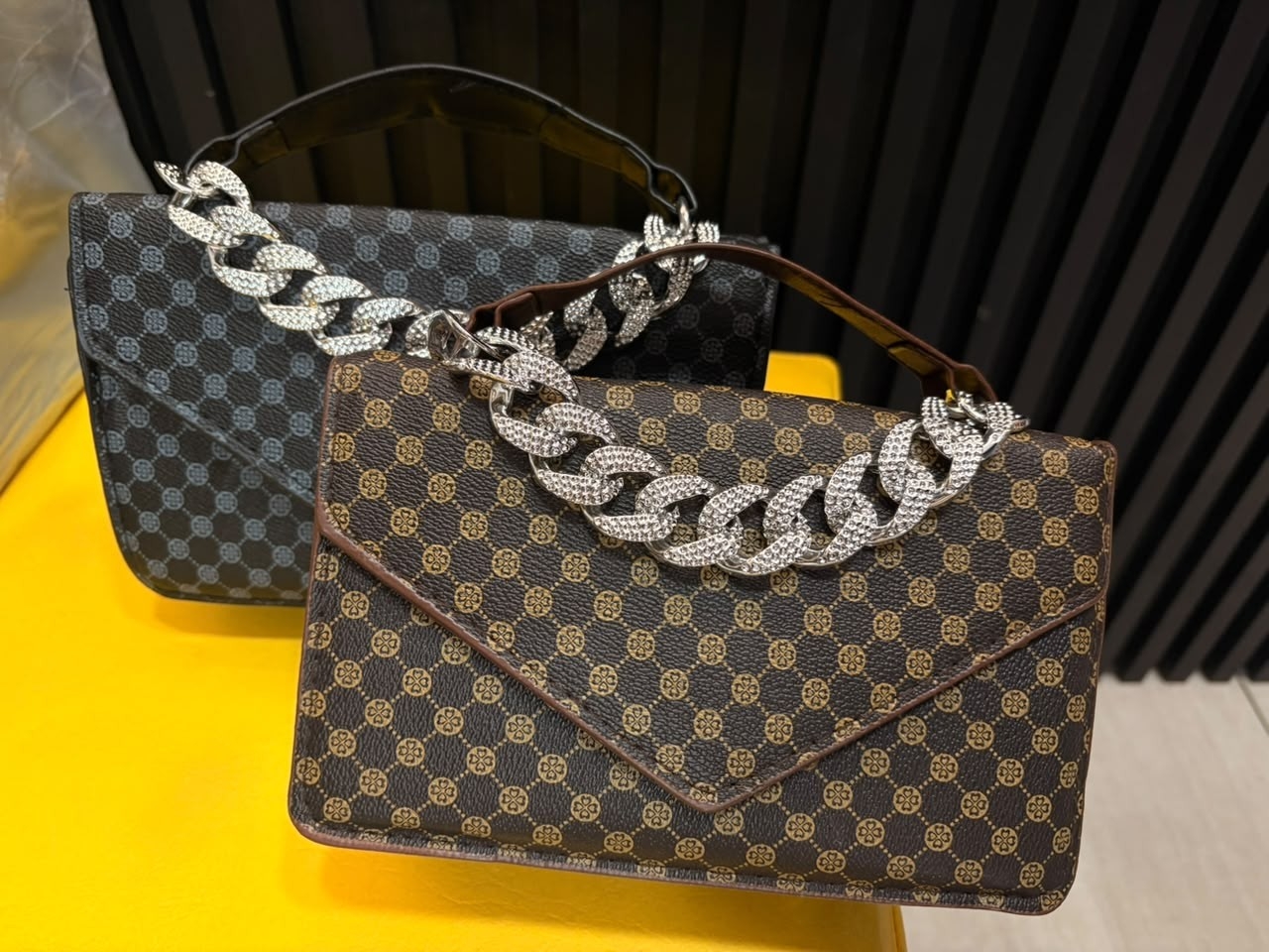 Carteras con Correa Importada - Imagen 2