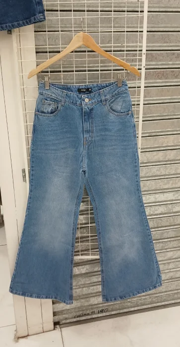 Jean Flare Azul Claro Localizado Tiro Alto Denim Rigido