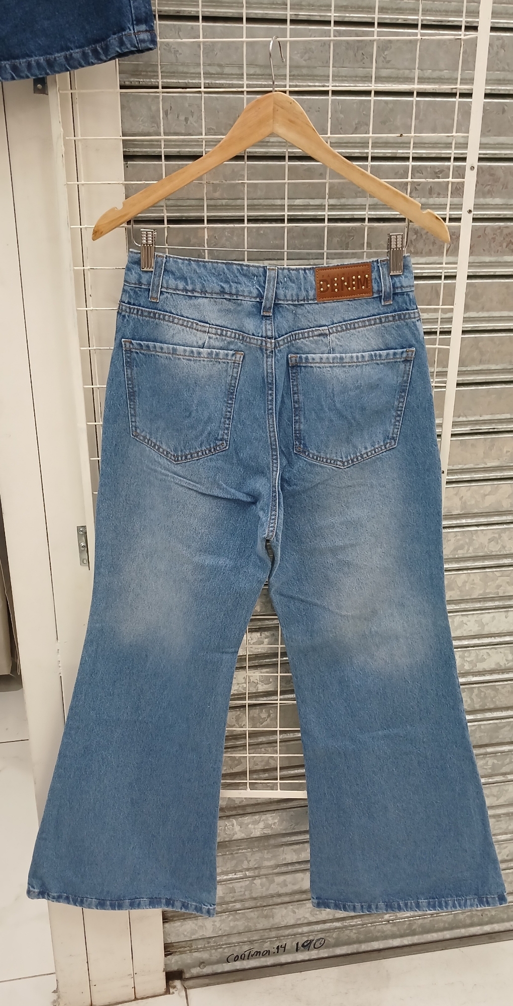 Jean Flare Azul Claro Localizado Tiro Alto Denim Rigido - Imagen 2