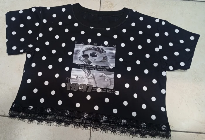 Remera Oversay Corta con Puntilla