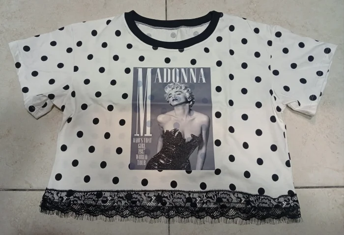 Remera Oversay Corta Estampado con Puntilla