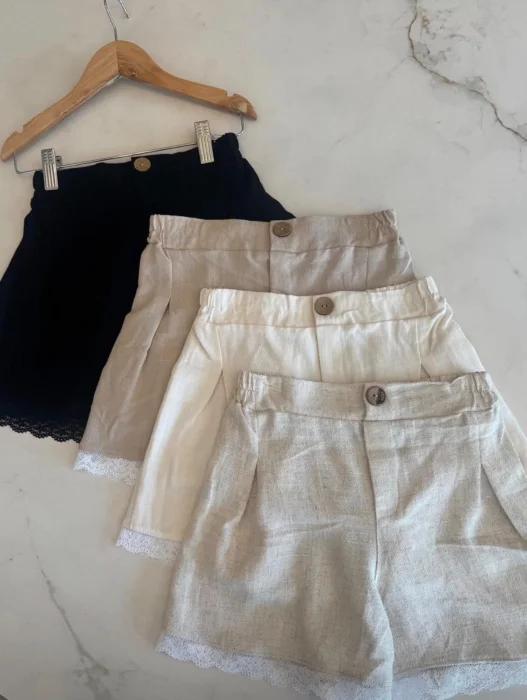Short de Lino con Encaje